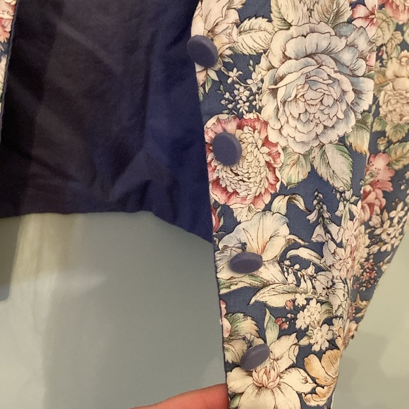 flower floral vest.  A2 - Picture 5 of 7